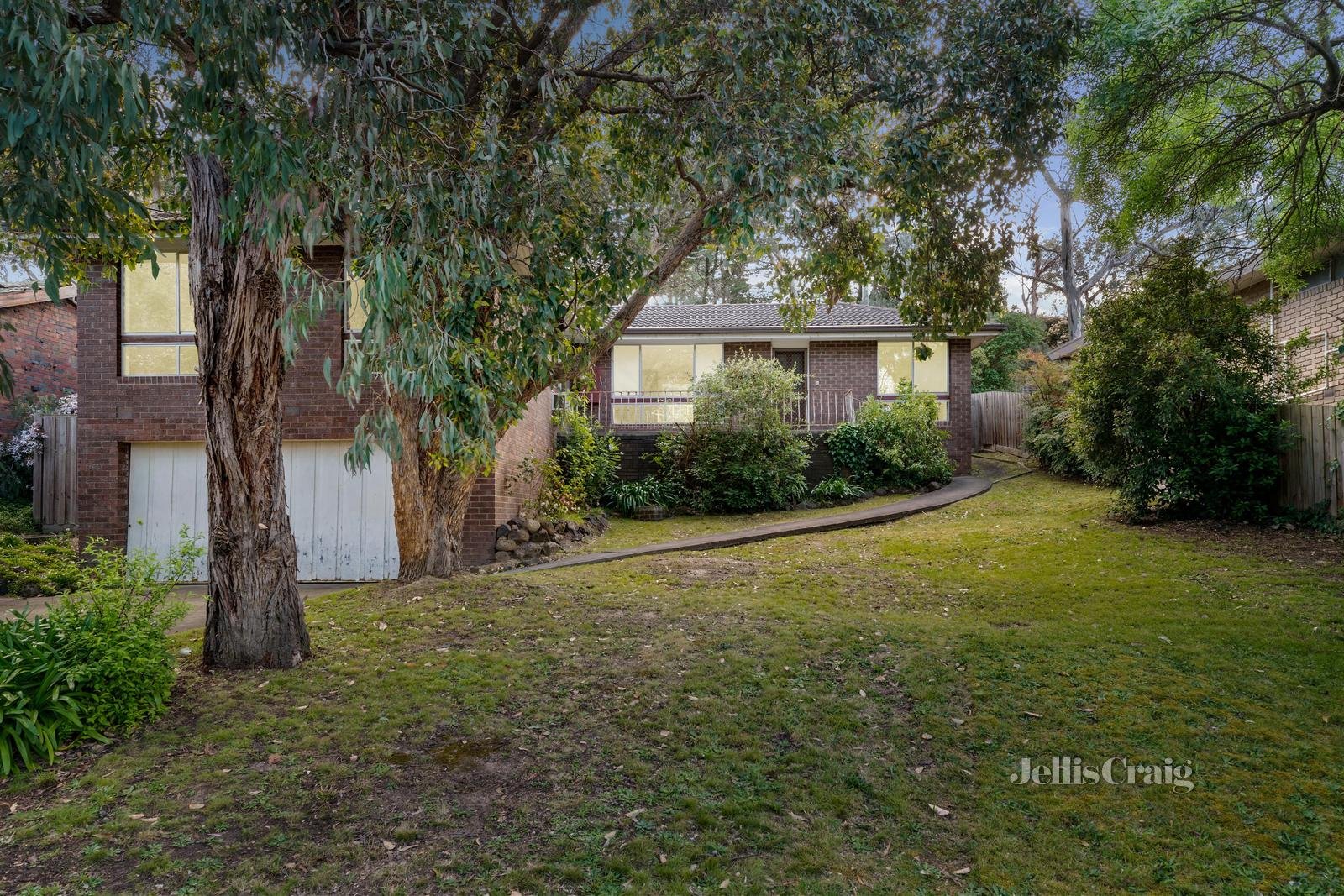 12 Suzanne Court, Briar Hill image 1