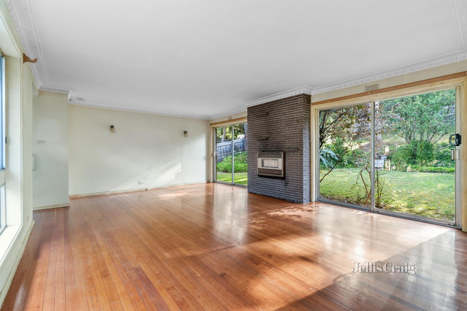 12 Suzanne Court, Briar Hill image 3