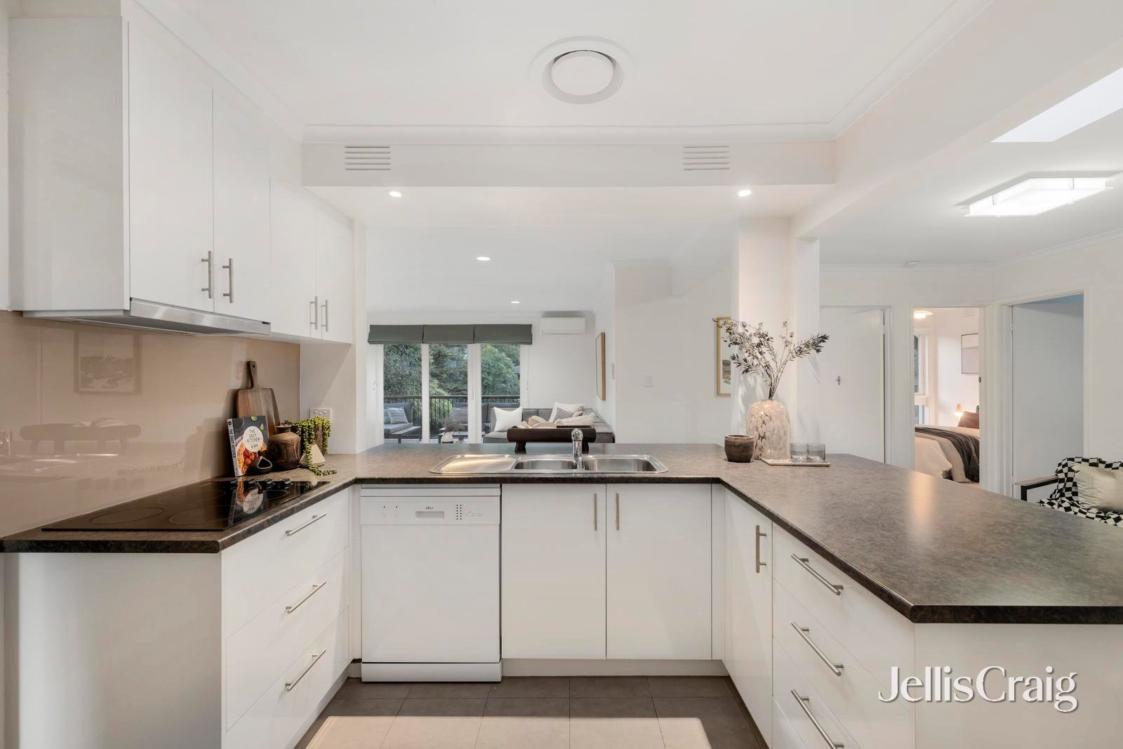 12 Suzanne Court, Ringwood North image 5