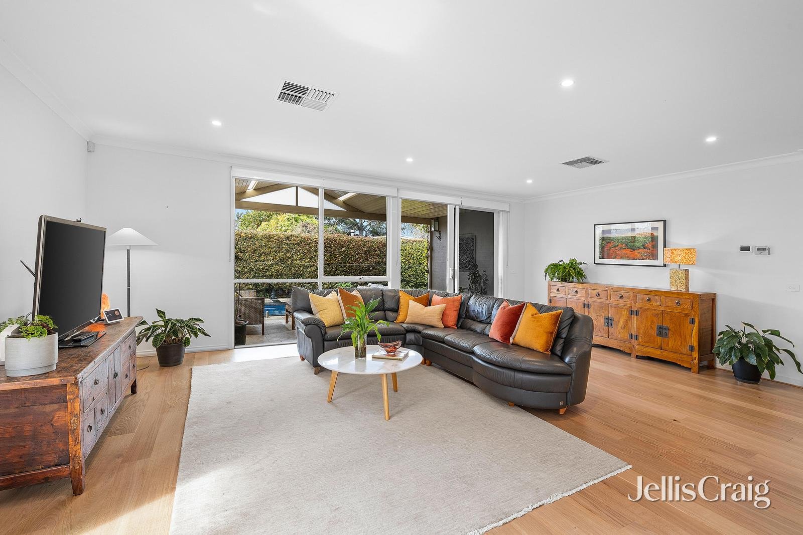 12 Sweyn Street, Balwyn North image 4
