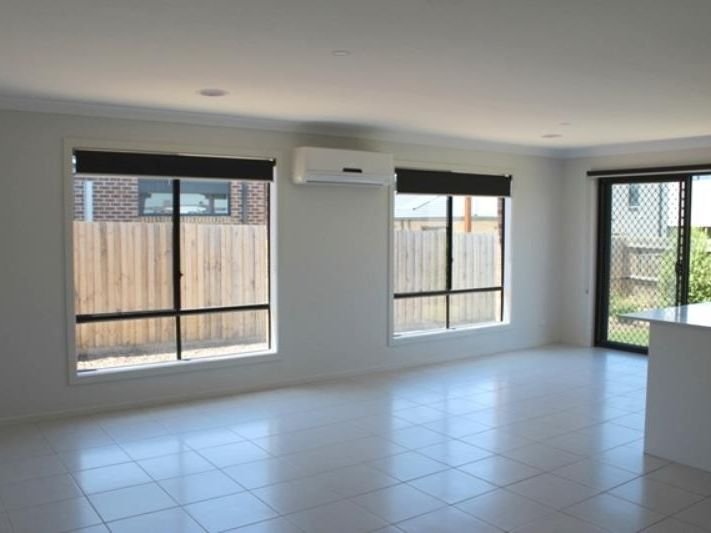 12 Tannin Way, Waurn Ponds image 4