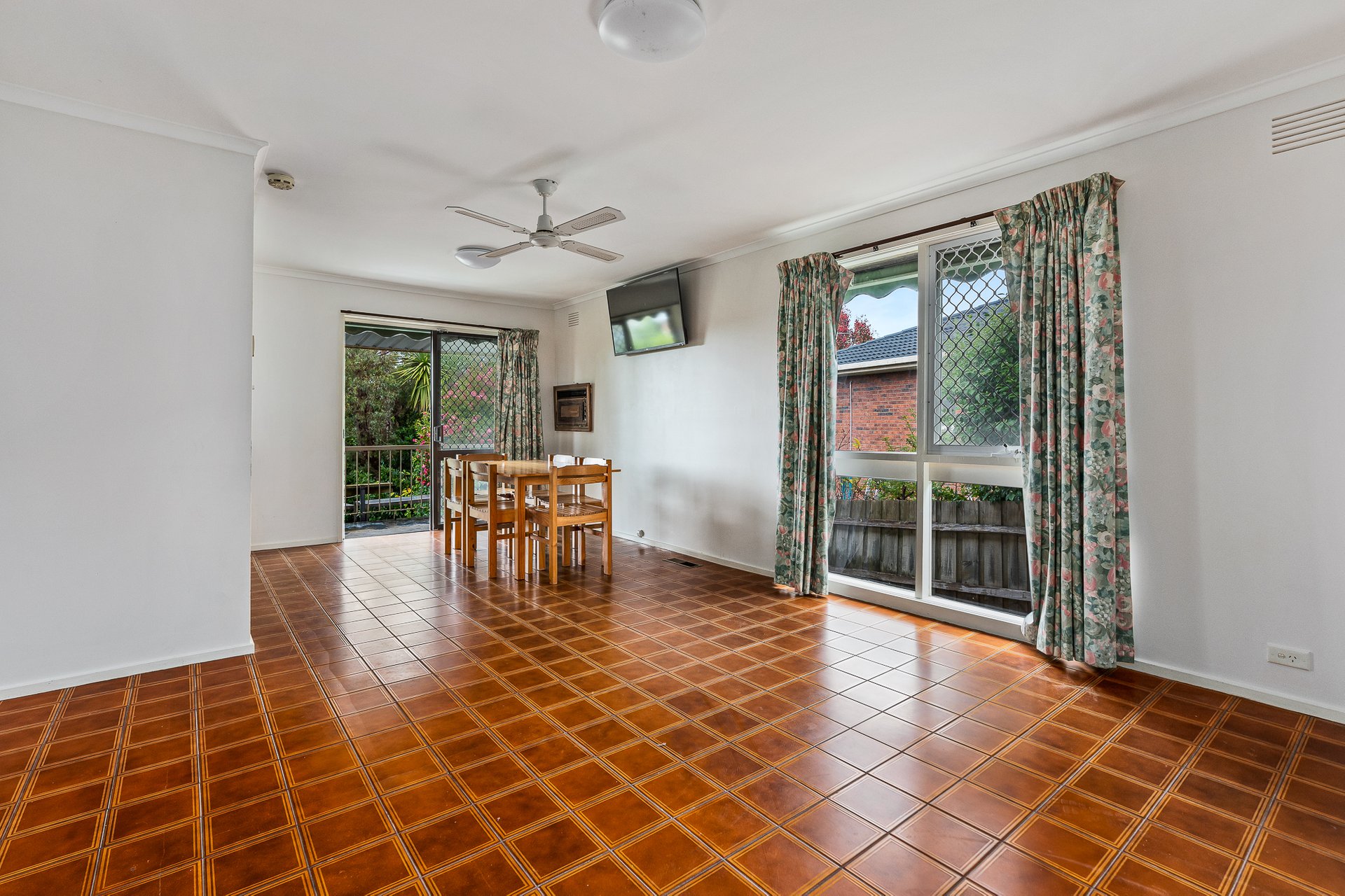 12 Taunton Street, Doncaster East image 4