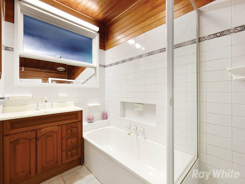 12 Templewood Avenue, Noble Park North image 5