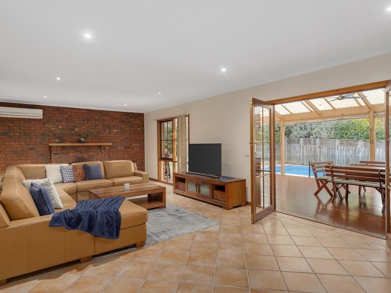 12 Thorncombe Walk, Doncaster East image 6