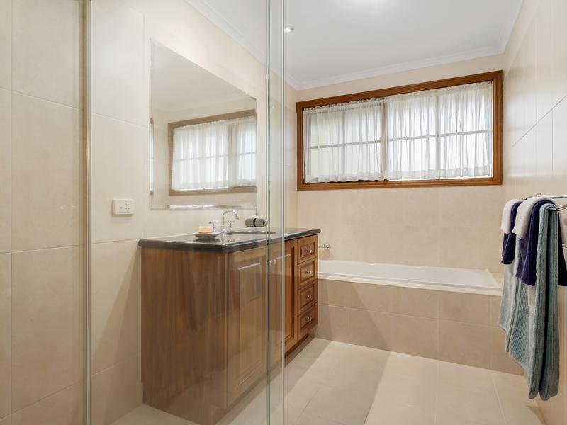 12 Thorncombe Walk, Doncaster East image 10