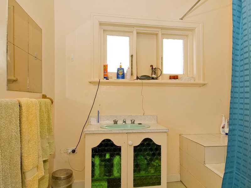12 Thorne Street, East Geelong image 5