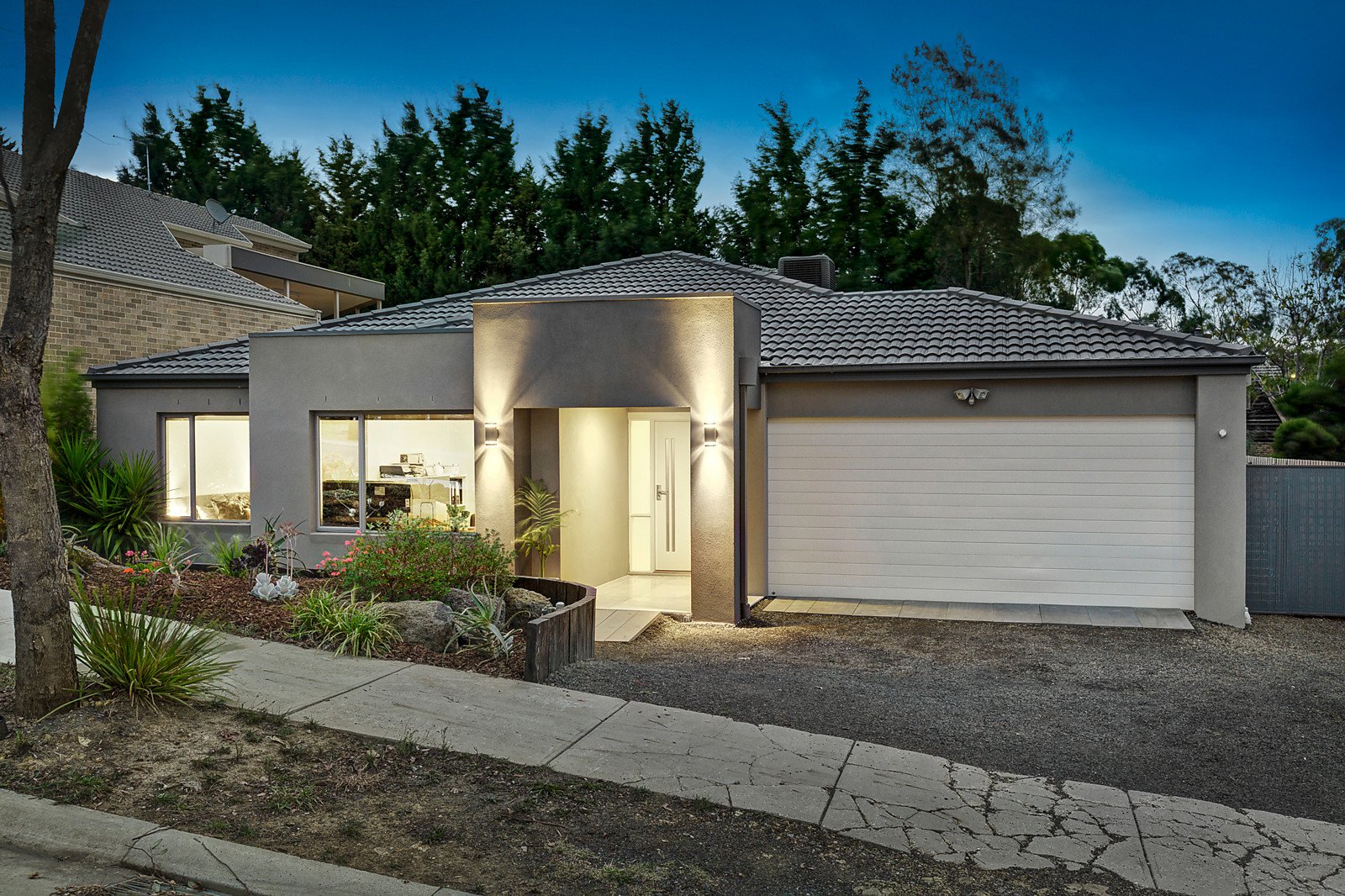 12 Treevalley Drive, Doncaster East image 1