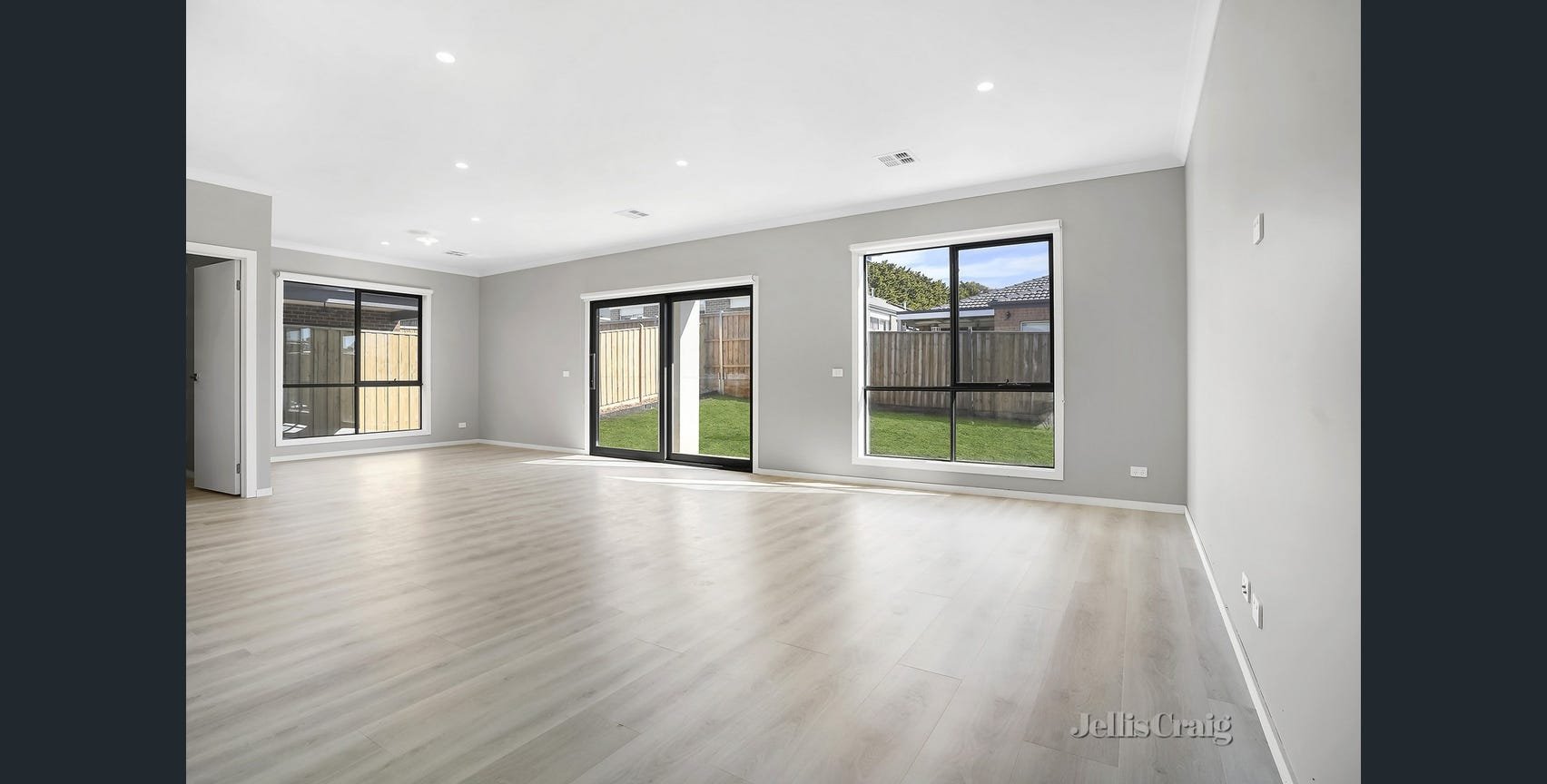 12 Tulloch Street, Botanic&nbsp;Ridge image 2