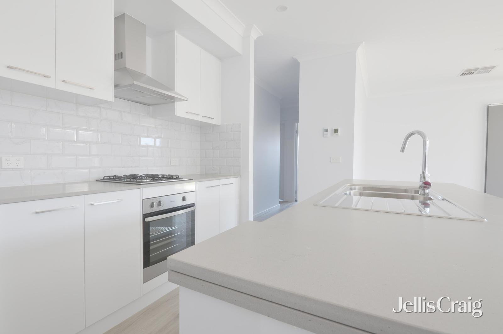 12 Tunbridge Street, Lucas image 3