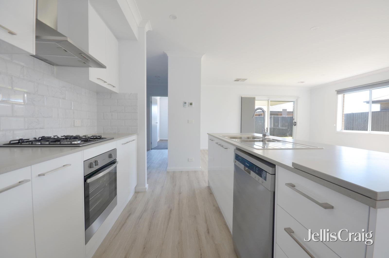 12 Tunbridge Street, Lucas image 2