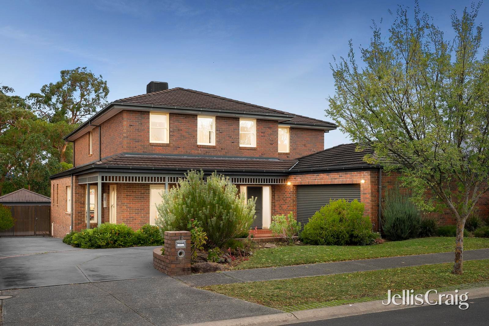 12 Valley Park Drive, Mooroolbark image 1