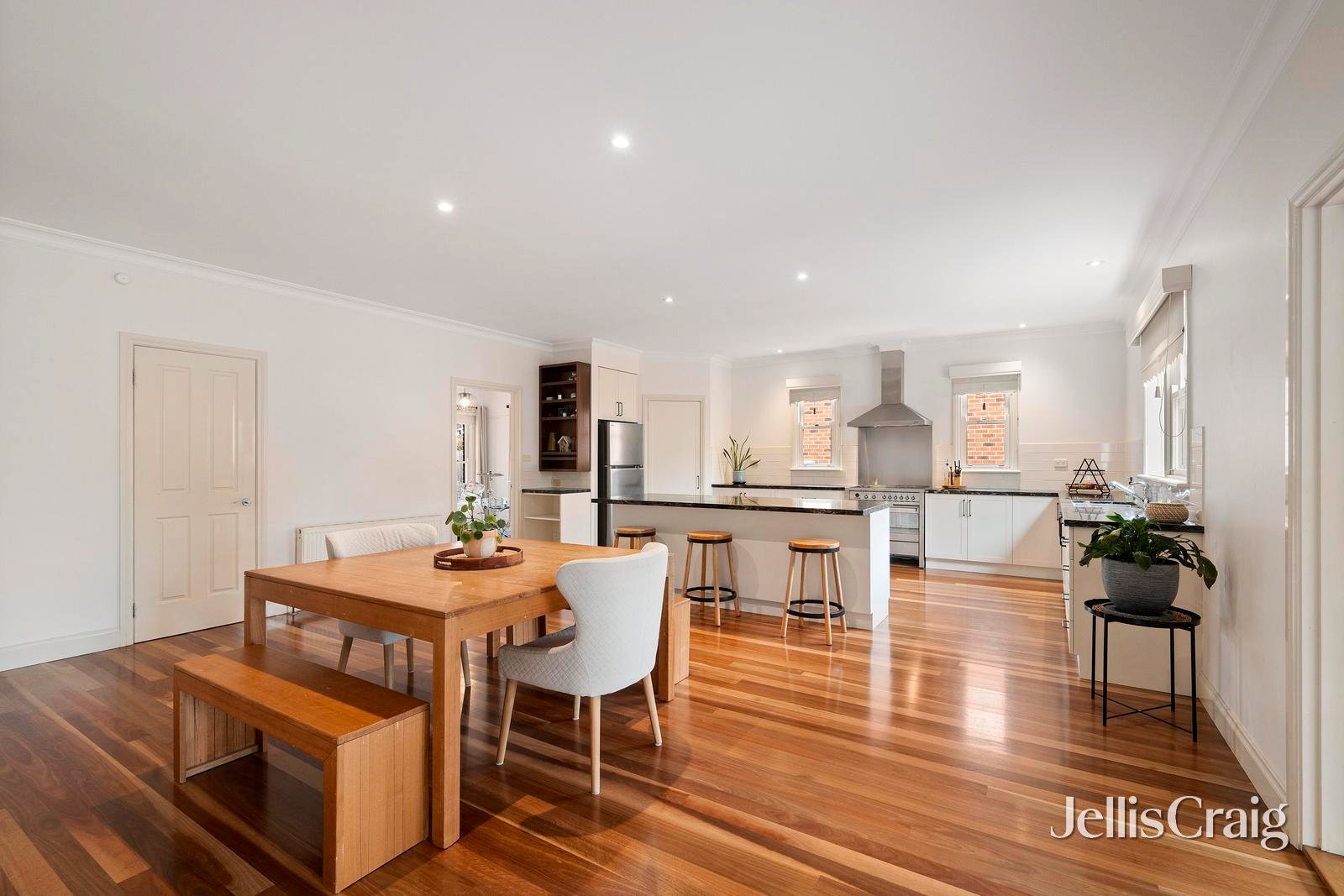 12 Valley Park Drive, Mooroolbark image 8