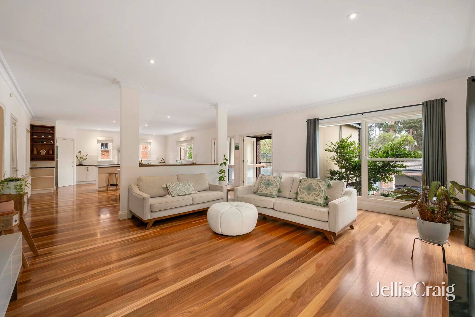 12 Valley Park Drive, Mooroolbark image 9