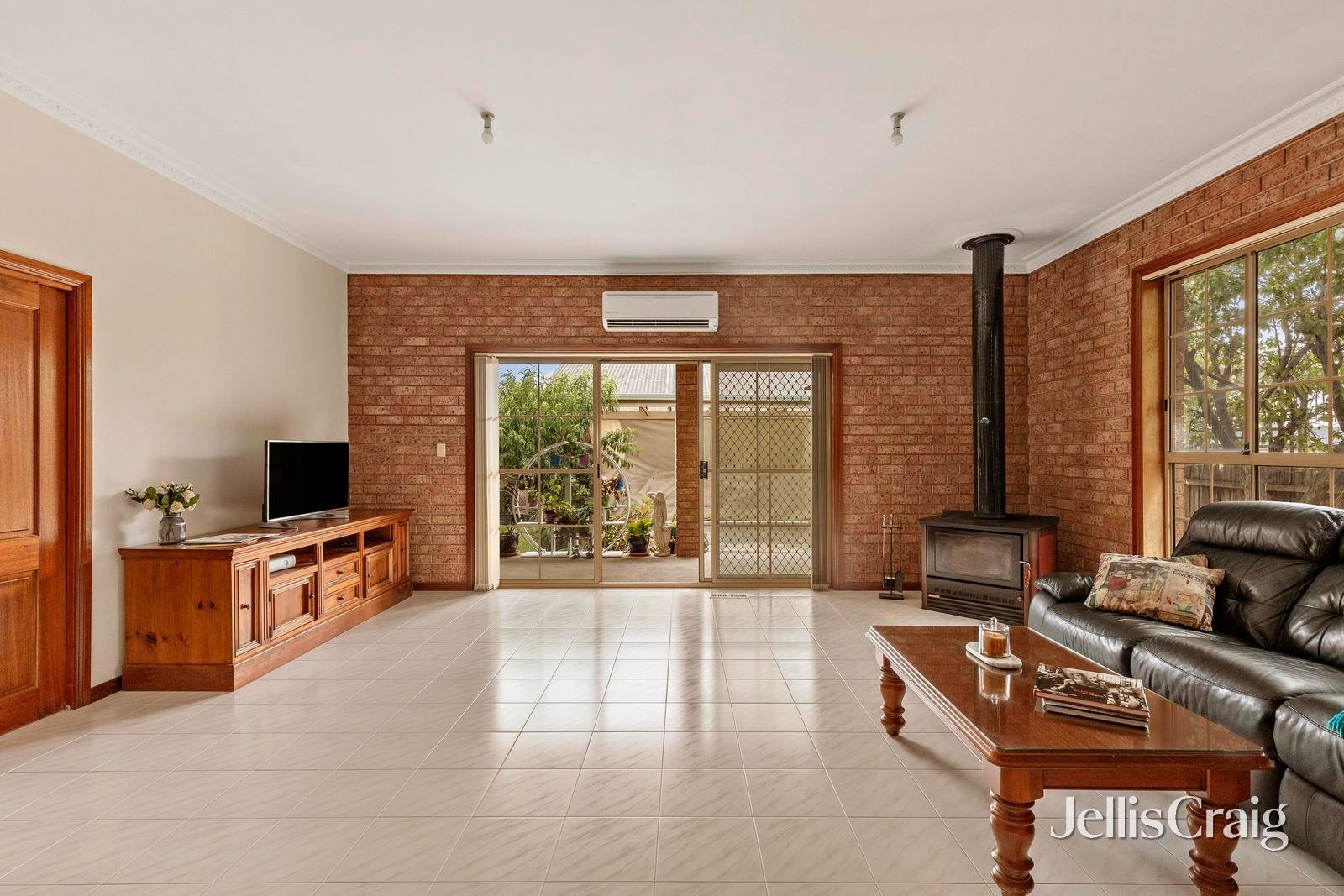 12 Vanberg Road, Essendon image 3