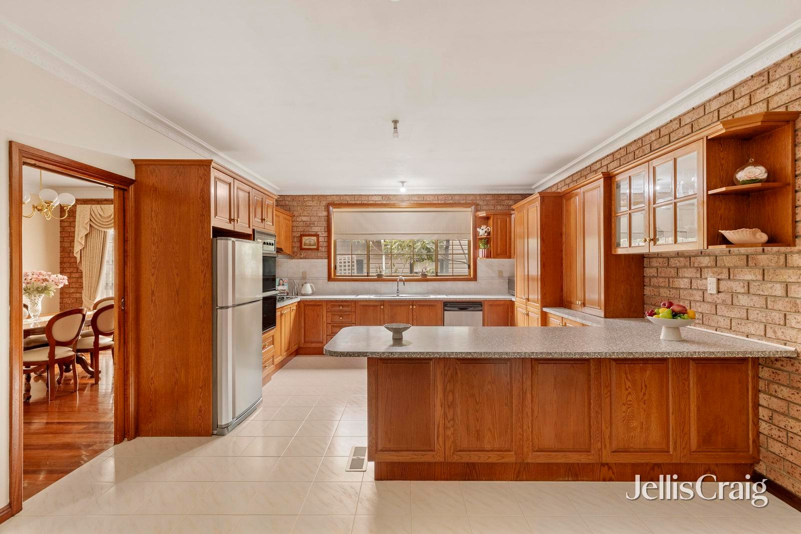 12 Vanberg Road, Essendon image 4