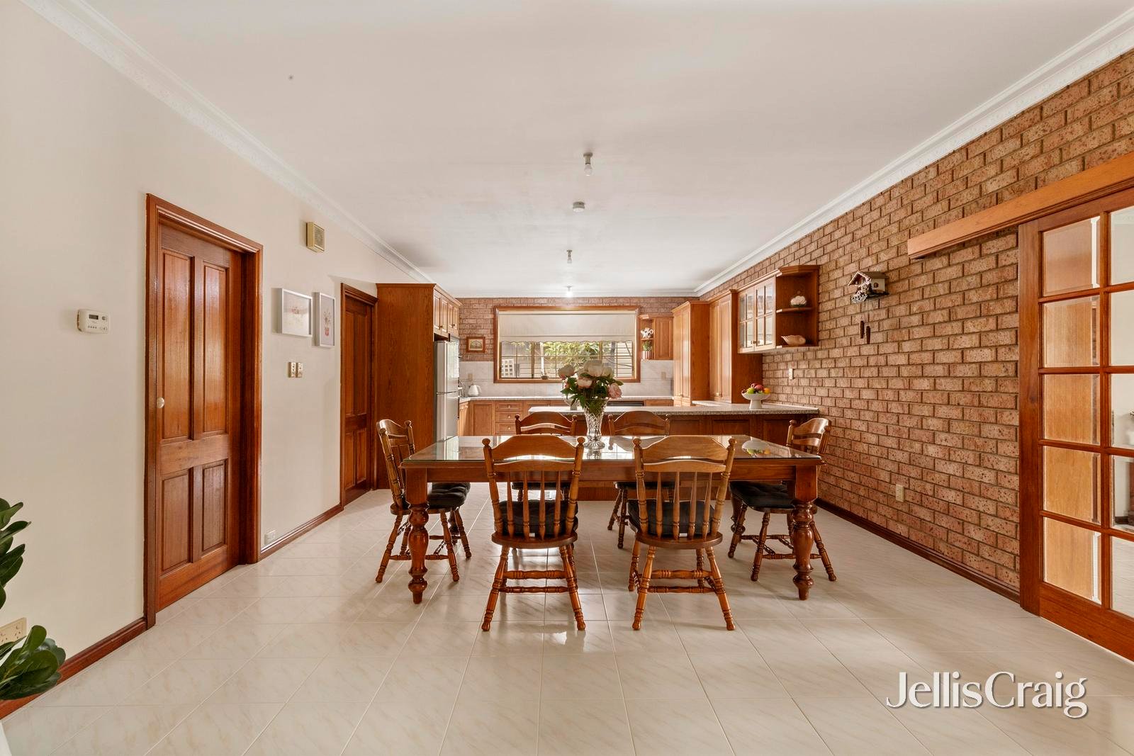 12 Vanberg Road, Essendon image 5