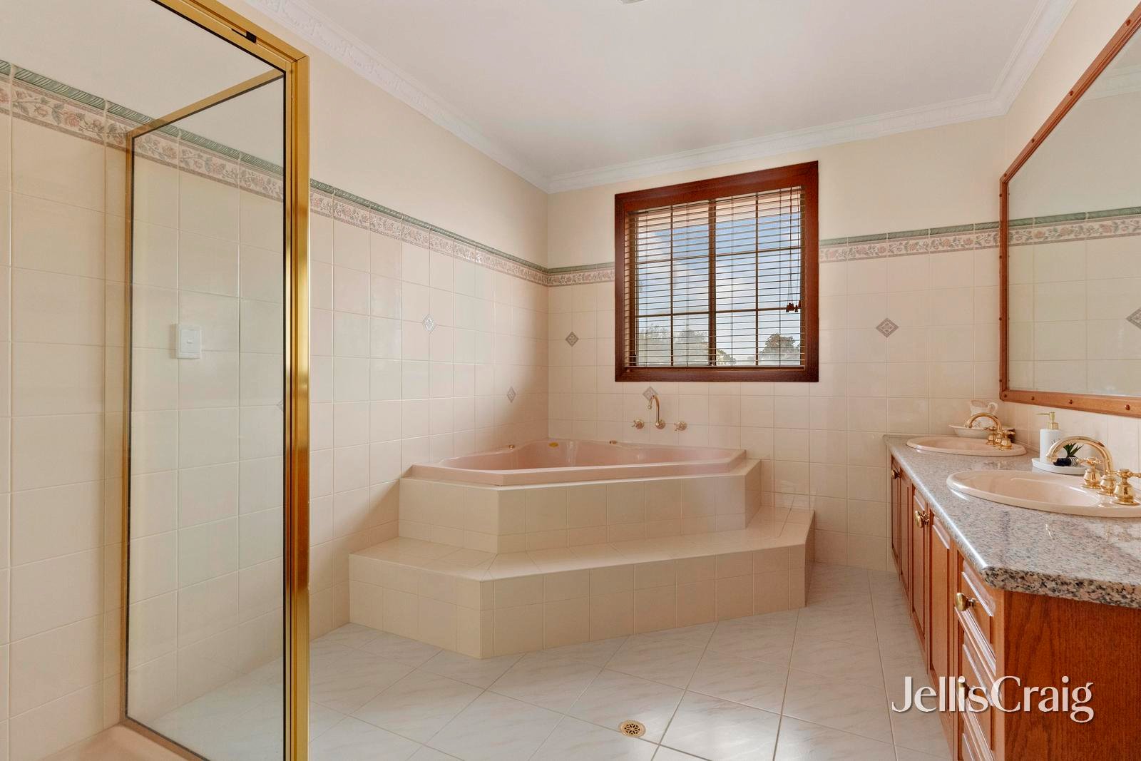 12 Vanberg Road, Essendon image 9