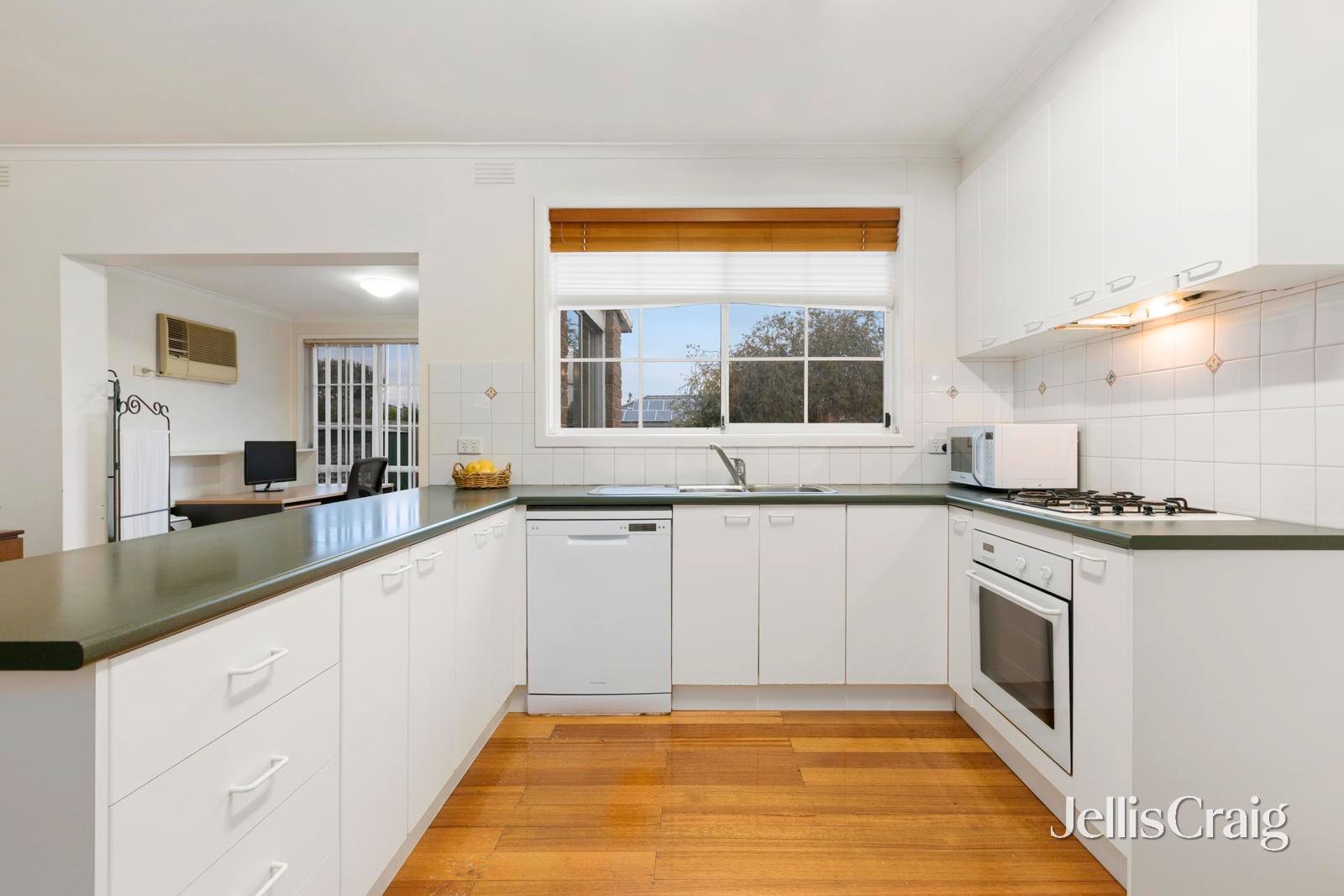 12 Walsh Avenue, Moorabbin image 4