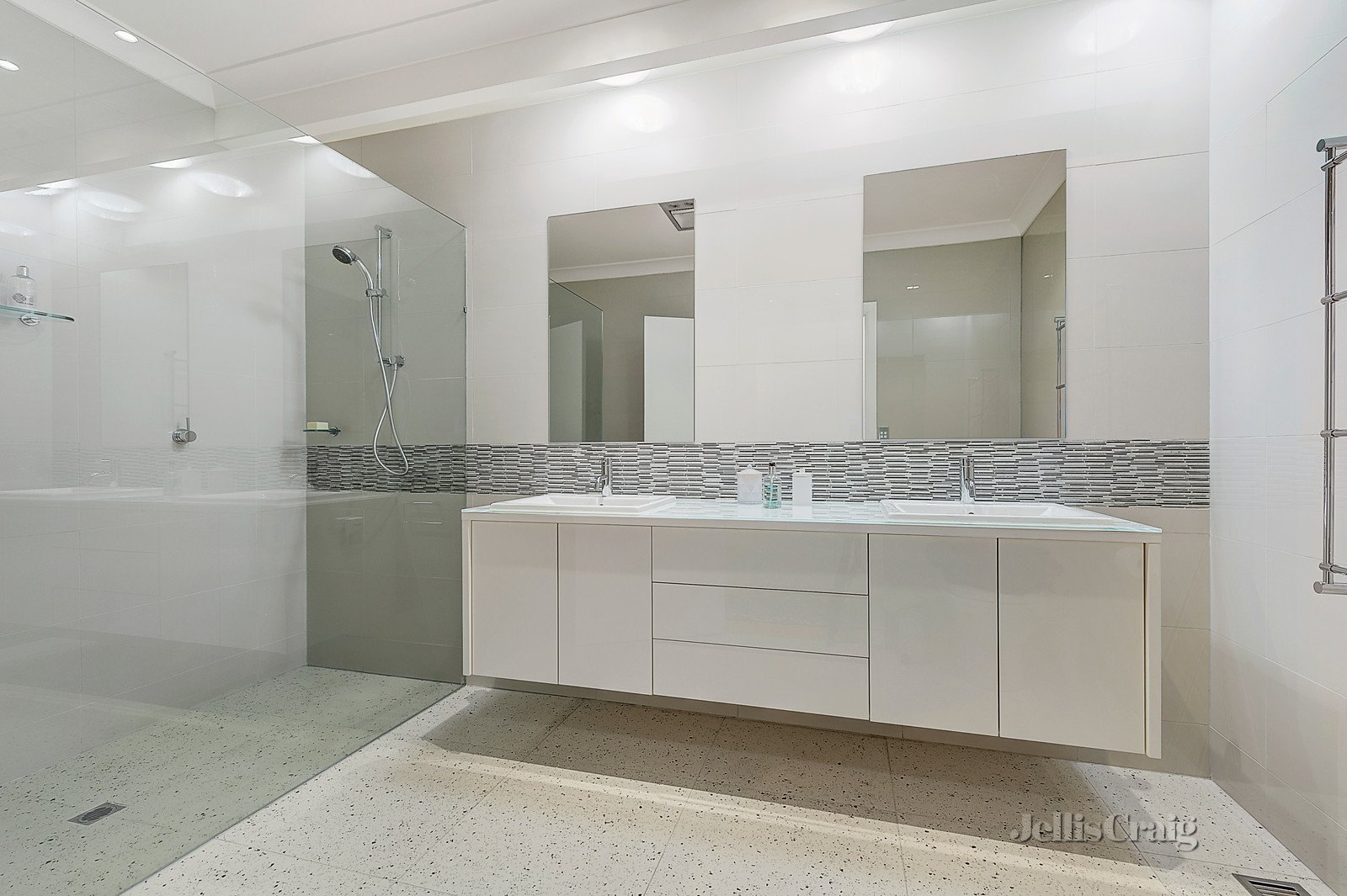 12 Wanbrow Avenue, Balwyn North image 8