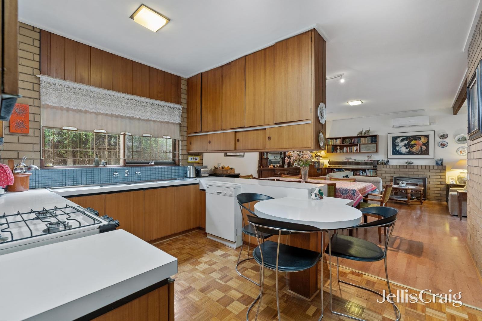 12 Windermere Avenue, Doncaster East image 4
