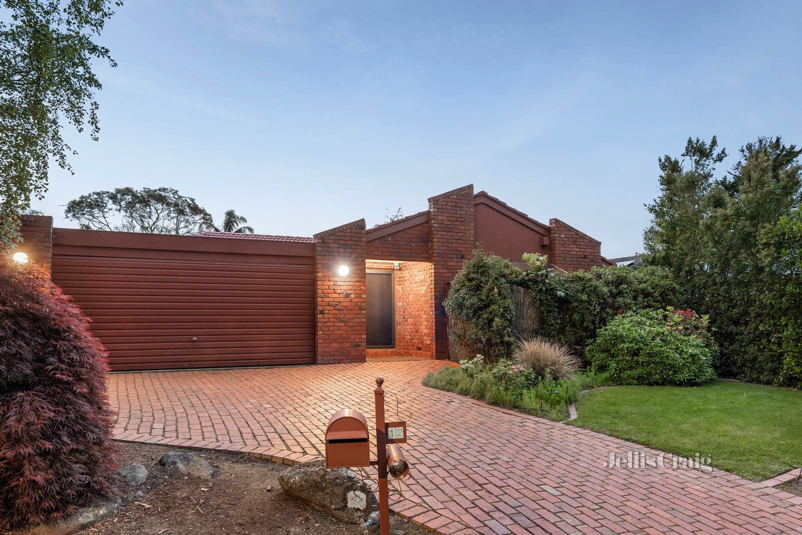 12 Woodchurch Close, Ringwood image 1