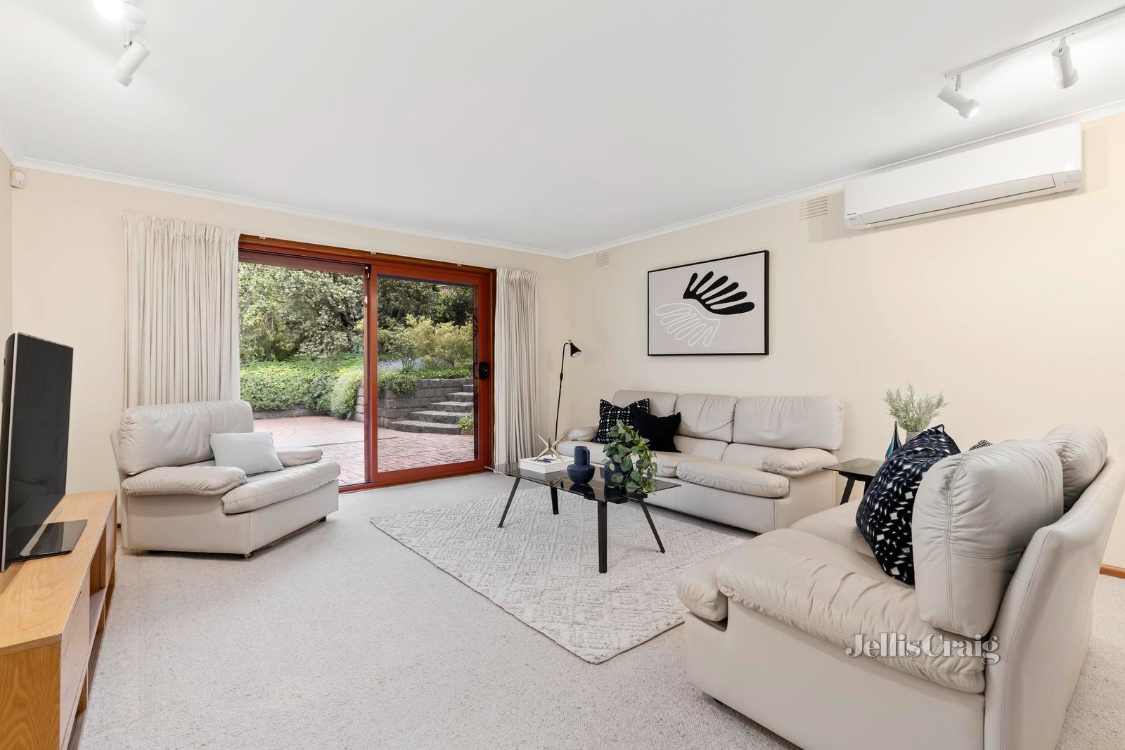 12 Woodchurch Close, Ringwood image 2