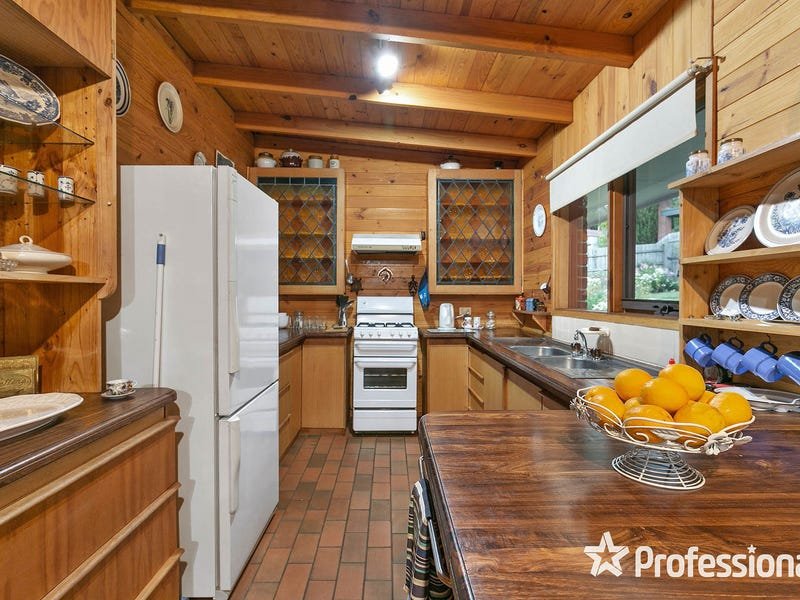 12 Wyuna Walk, Mooroolbark image 8