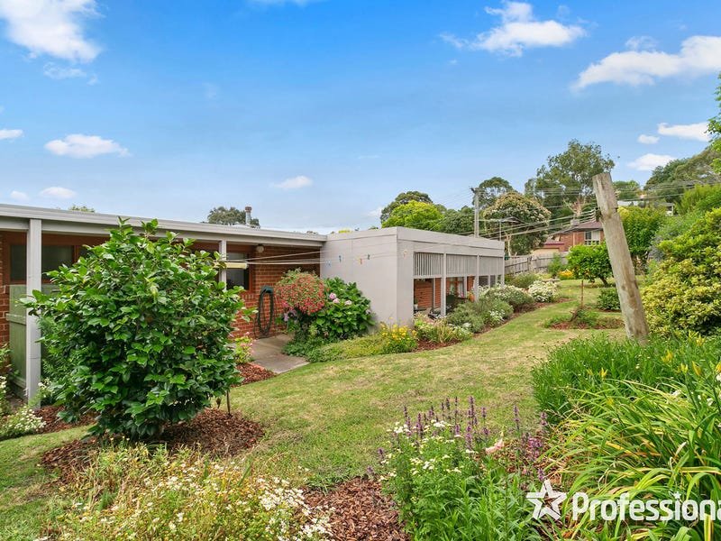 12 Wyuna Walk, Mooroolbark image 18