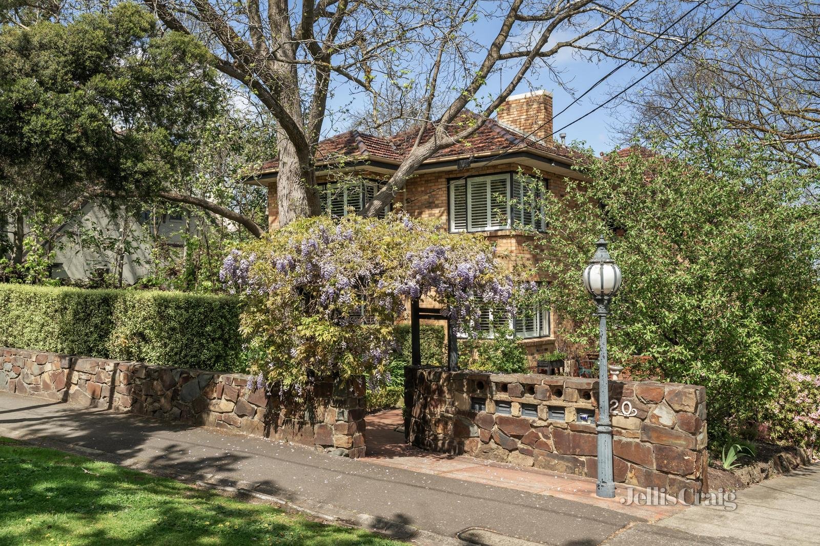 1/20 Chaucer Crescent, Canterbury image 2