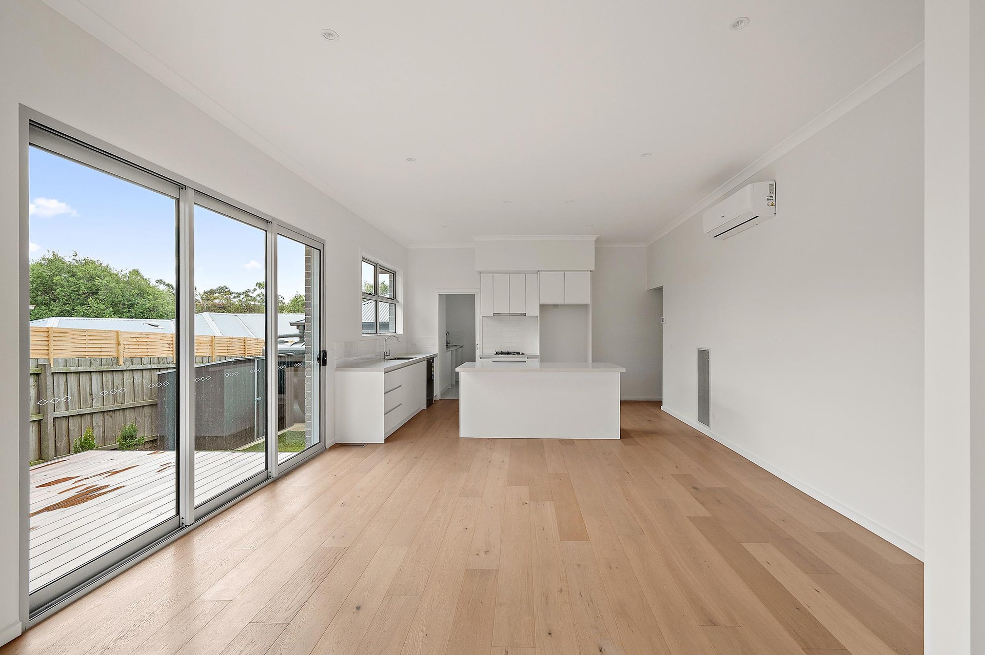 1/20 Diana Street, Croydon image 3