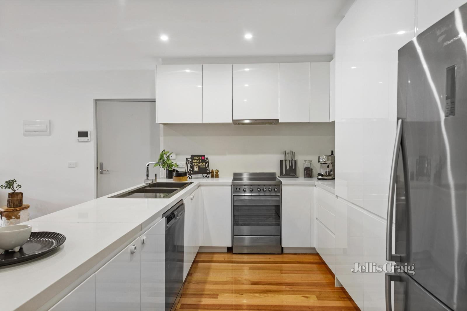 1/20 Louis Street, Greensborough image 3