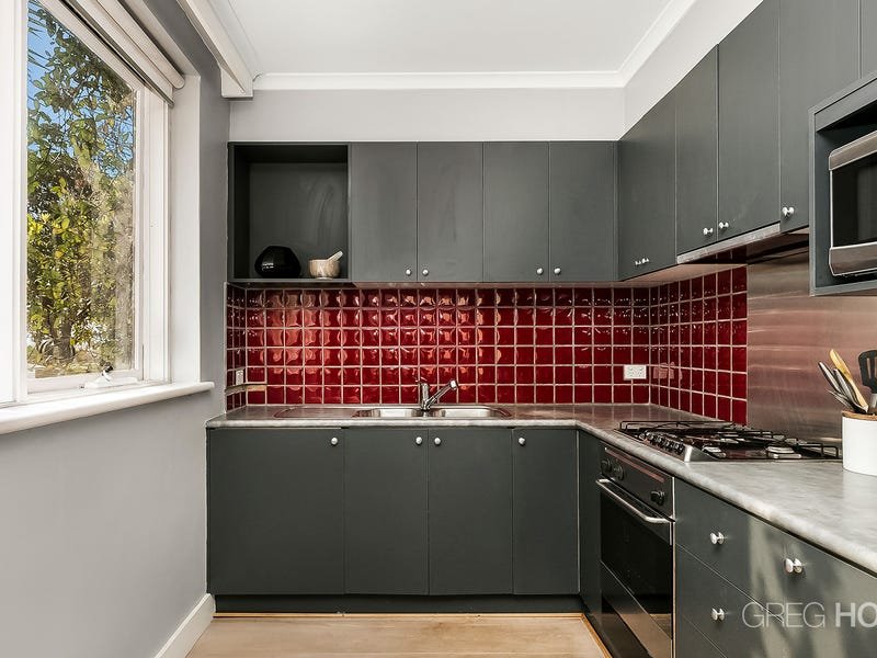 1/20 Marine Parade, St Kilda image 4