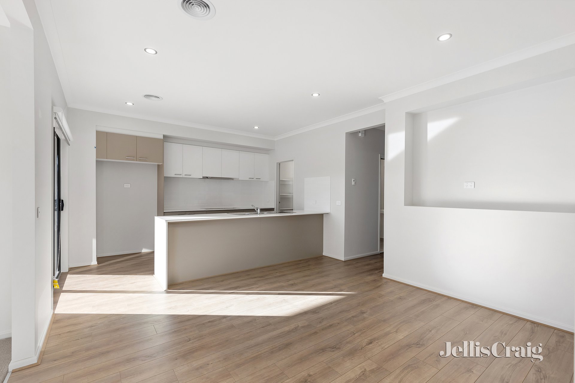 120 Oakbank Boulevard, Whittlesea image 3