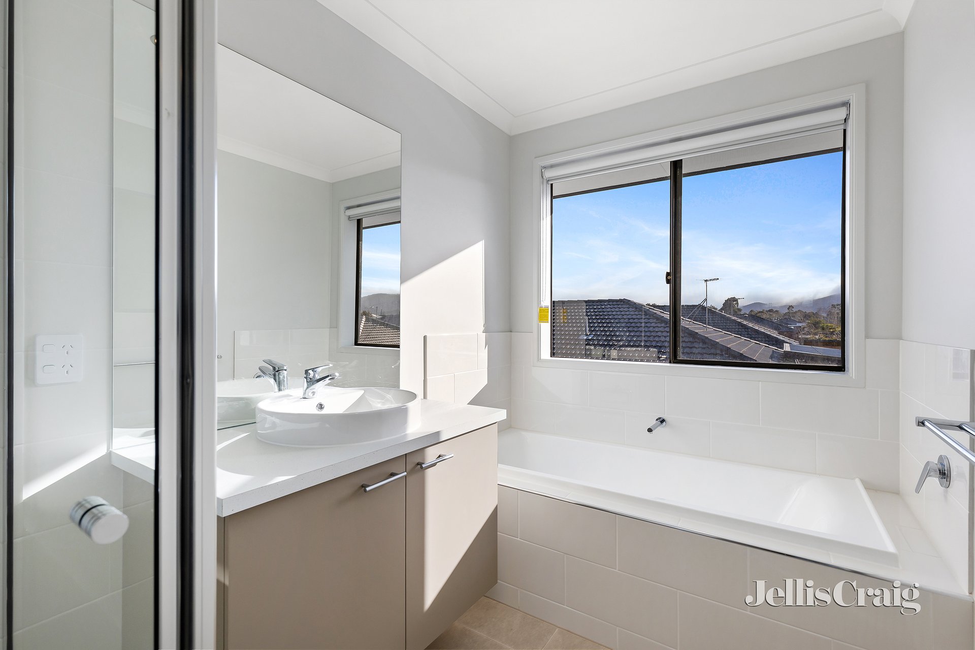 120 Oakbank Boulevard, Whittlesea image 9
