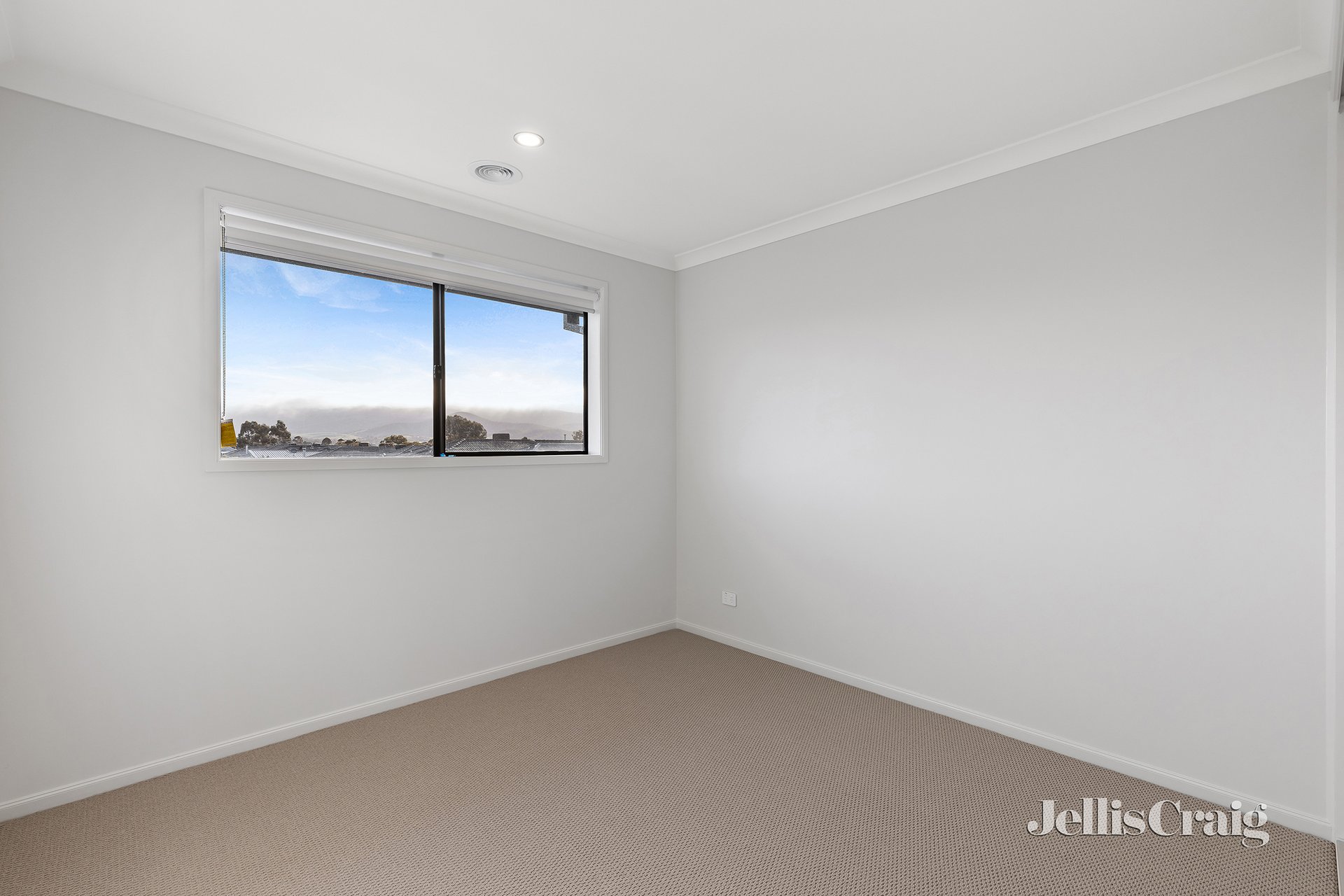 120 Oakbank Boulevard, Whittlesea image 10