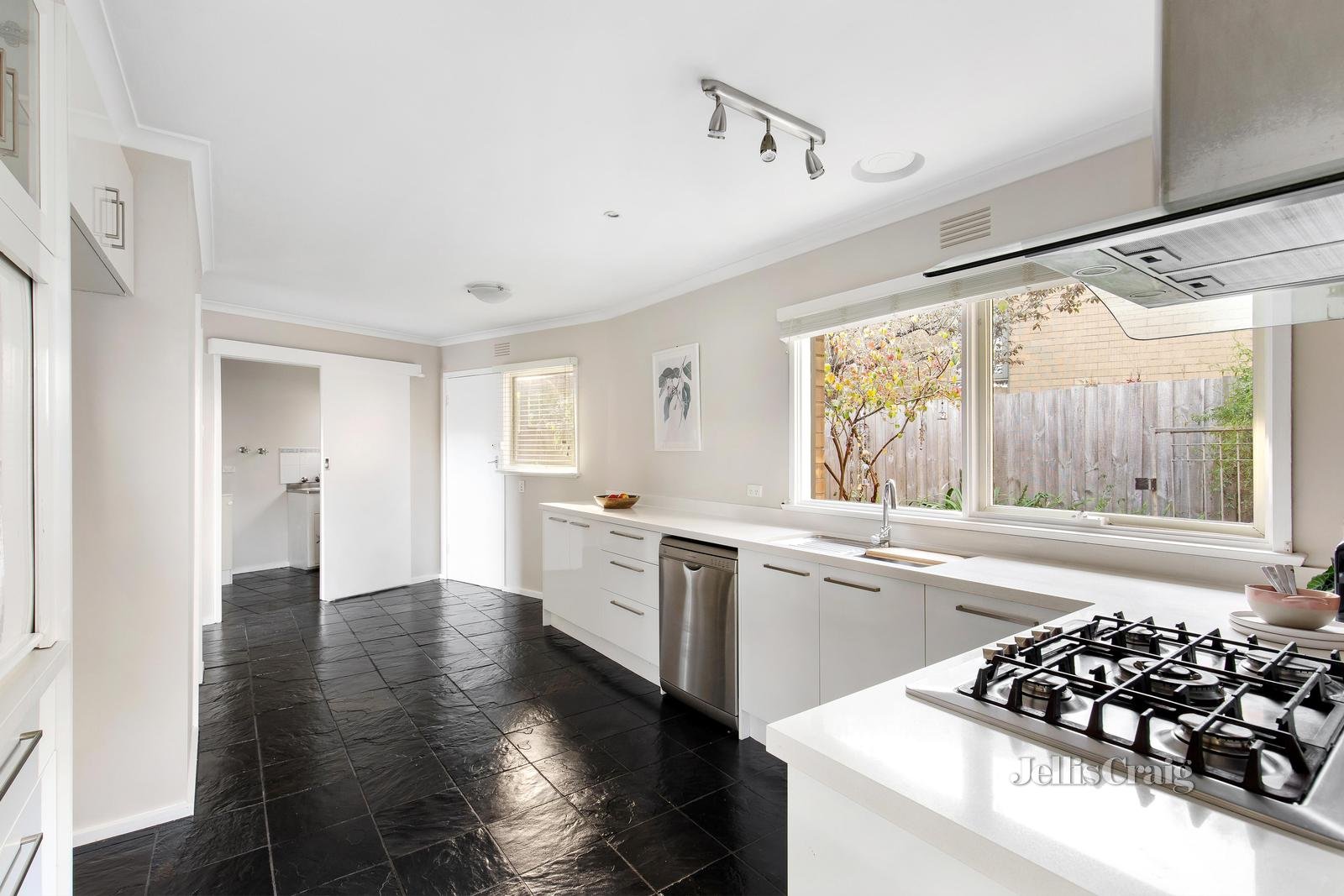 1/20 Porter Street, Briar Hill image 6