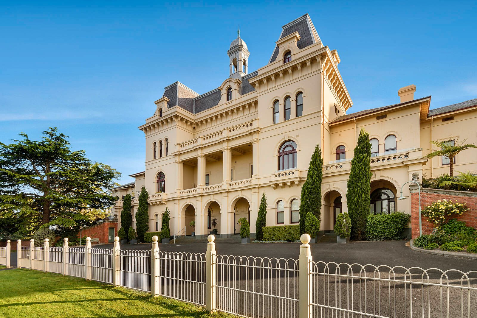 Property Gallery Thumbnail 12