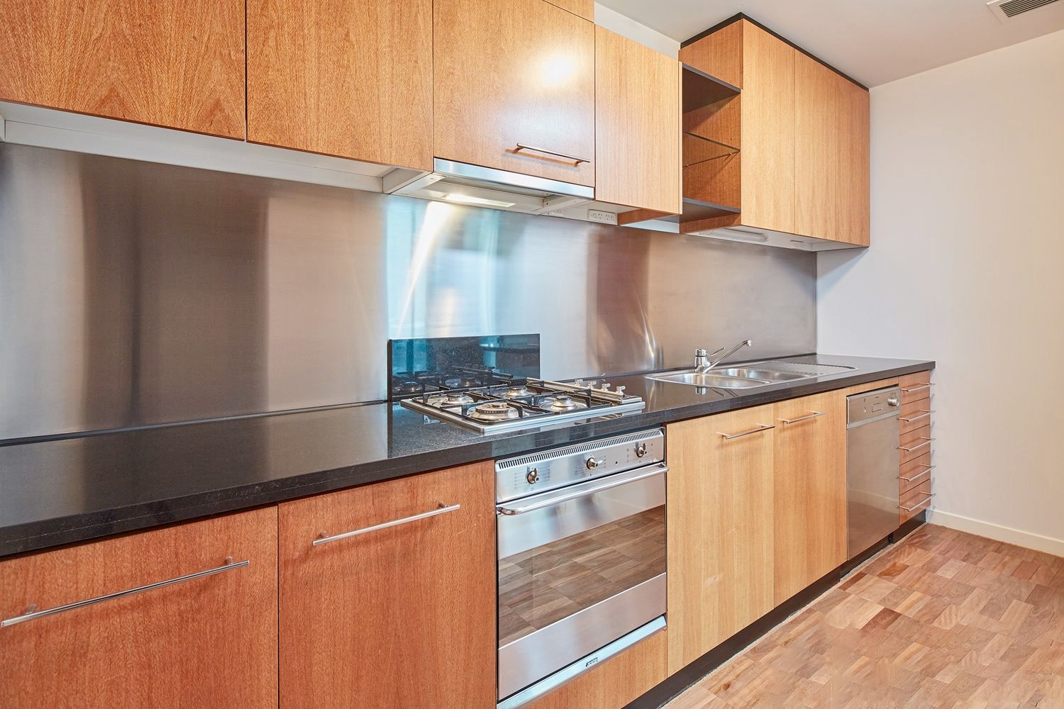 Property Gallery Thumbnail 3