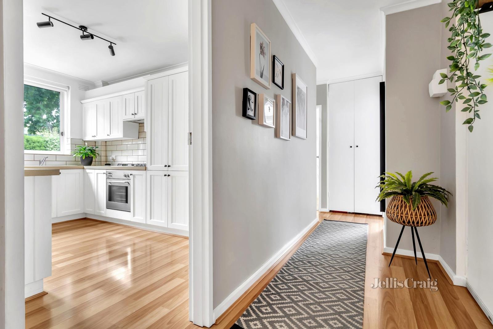 1/203 Station Street, Fairfield image 9