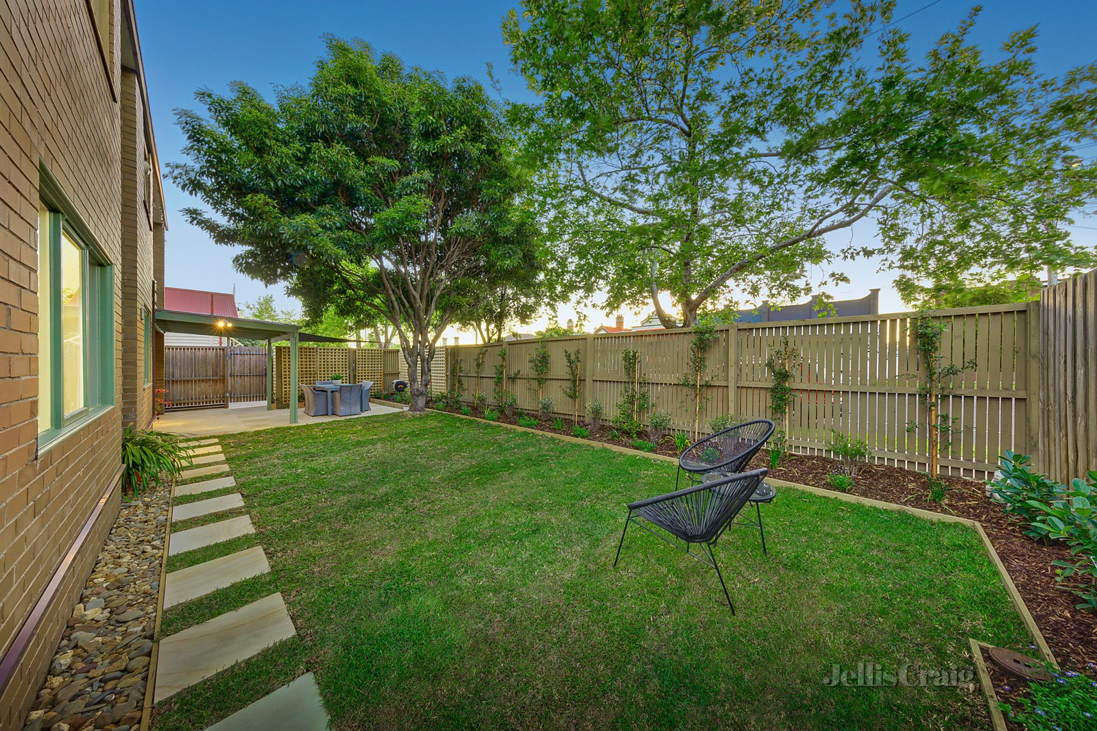 1/203 Station Street, Fairfield image 1
