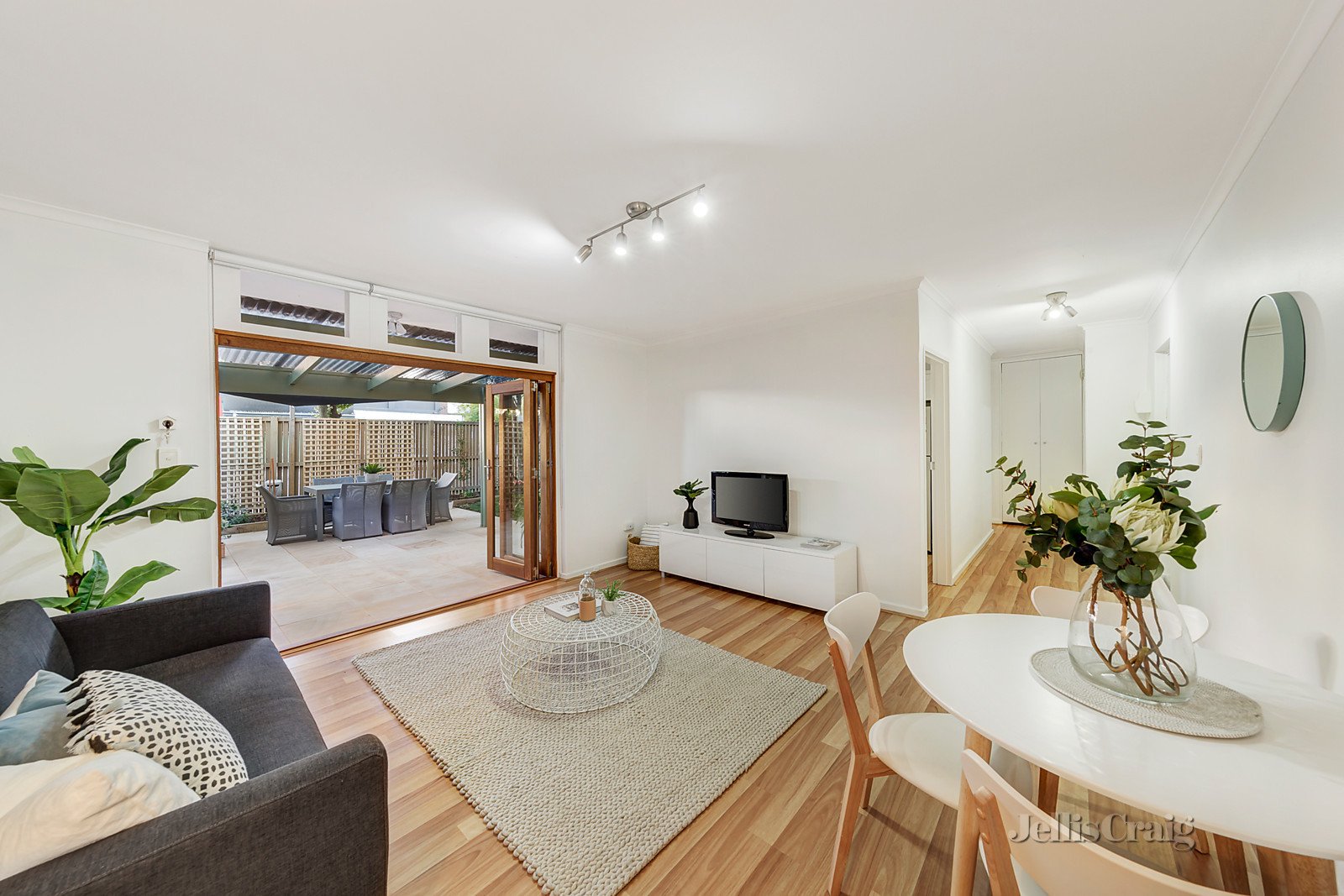 1/203 Station Street, Fairfield image 2