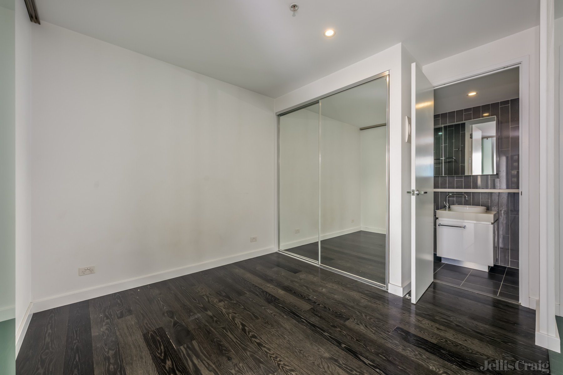 1203/338 Kings Way, South Melbourne image 4