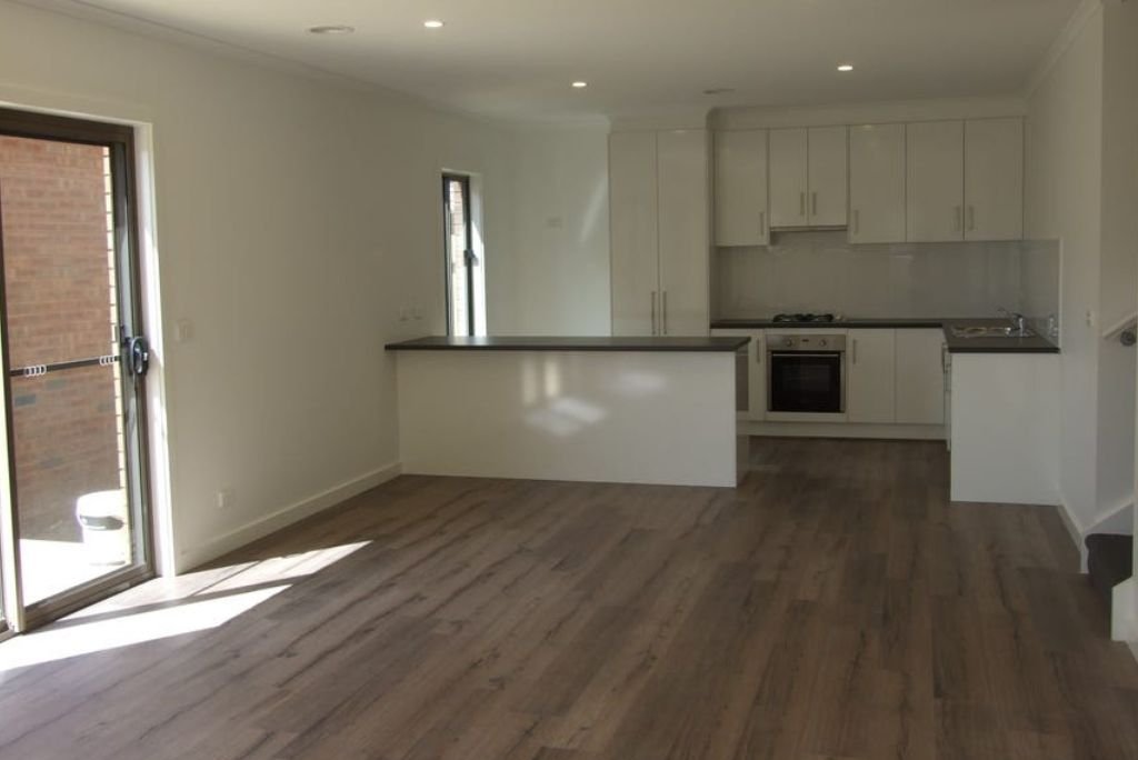 1/204 Hereford Road, Lilydale image 2