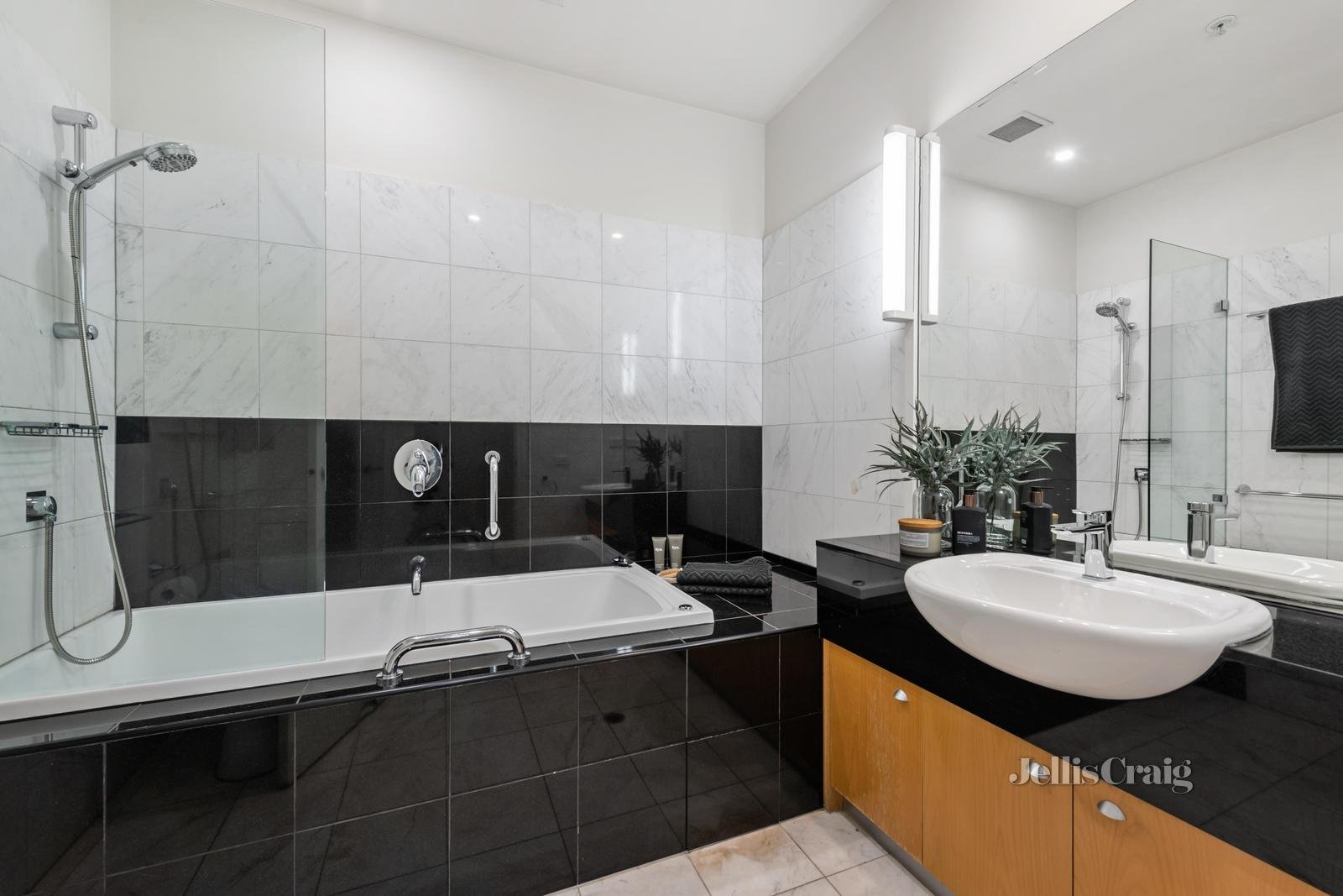 1204/166 Wellington Parade, East Melbourne image 10