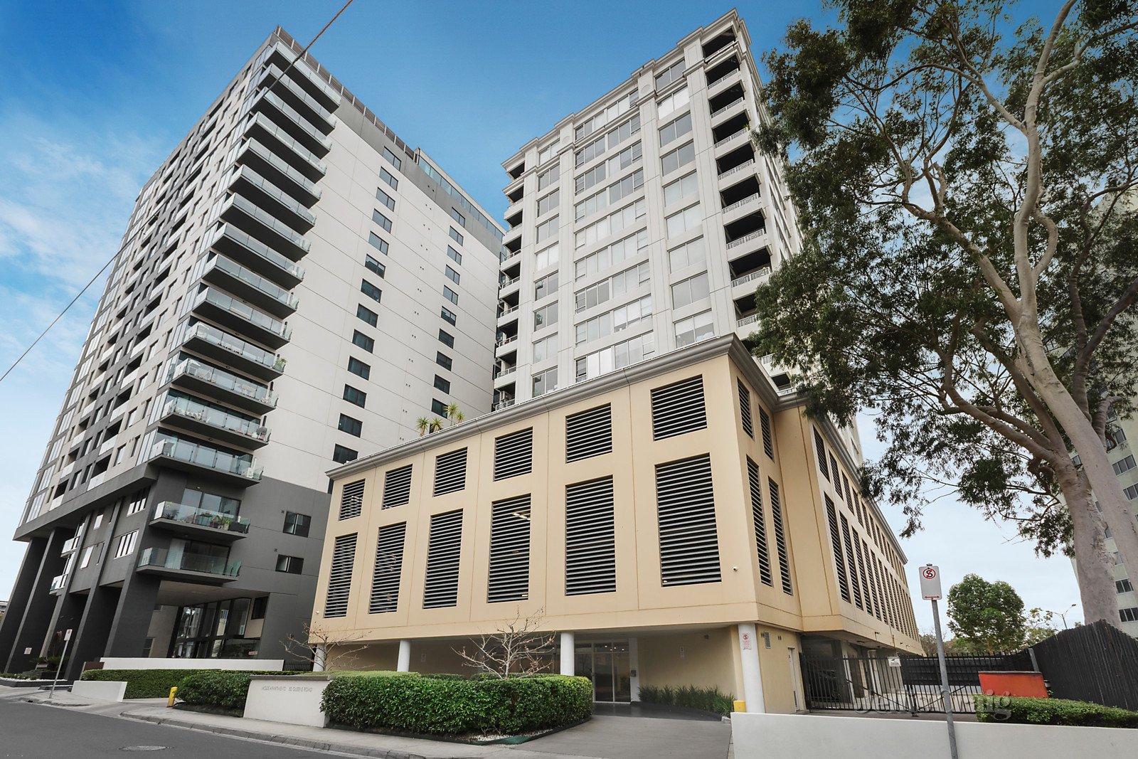 1204/82 Queens Road, Melbourne image 2