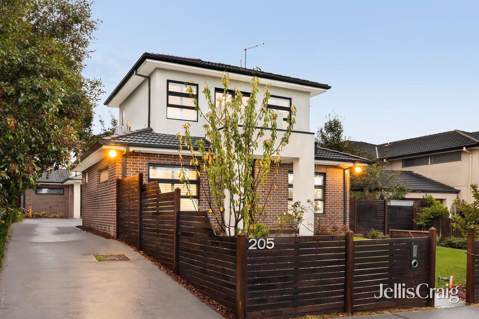1/205 Lawrence Road, Mount&nbsp;Waverley image 2