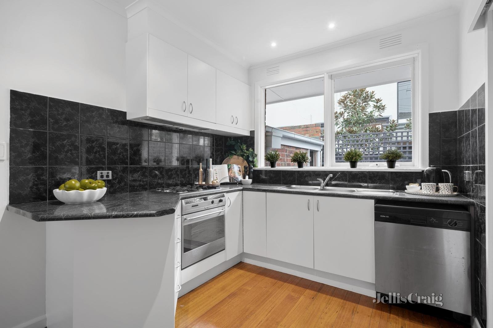 1/207 Auburn Road, Hawthorn image 5