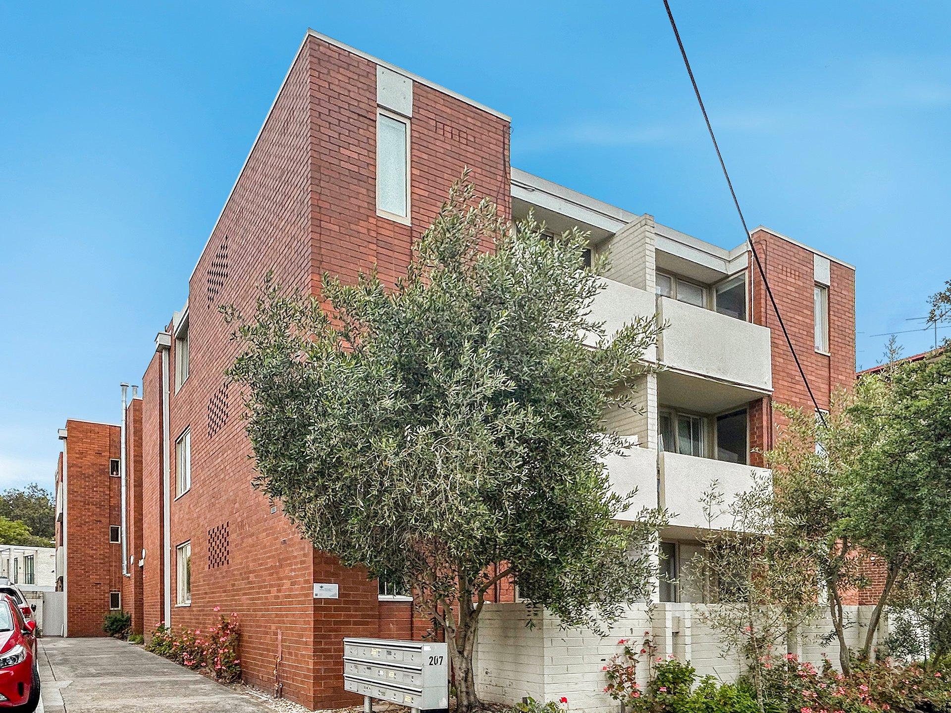 1 / 207 Canterbury Road St Kilda West