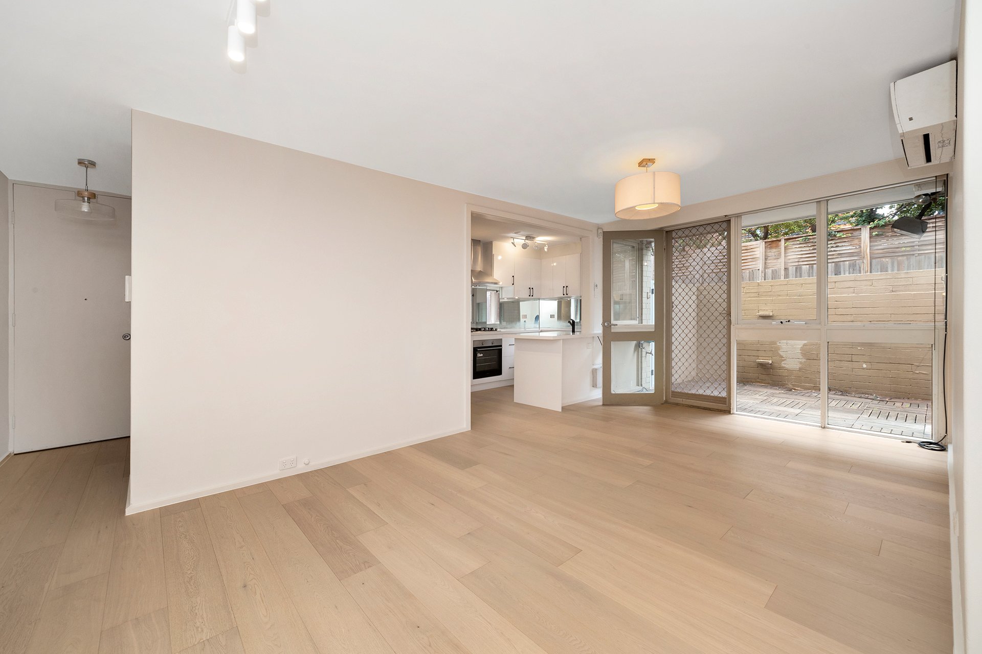 1 / 207 Canterbury Road St Kilda West