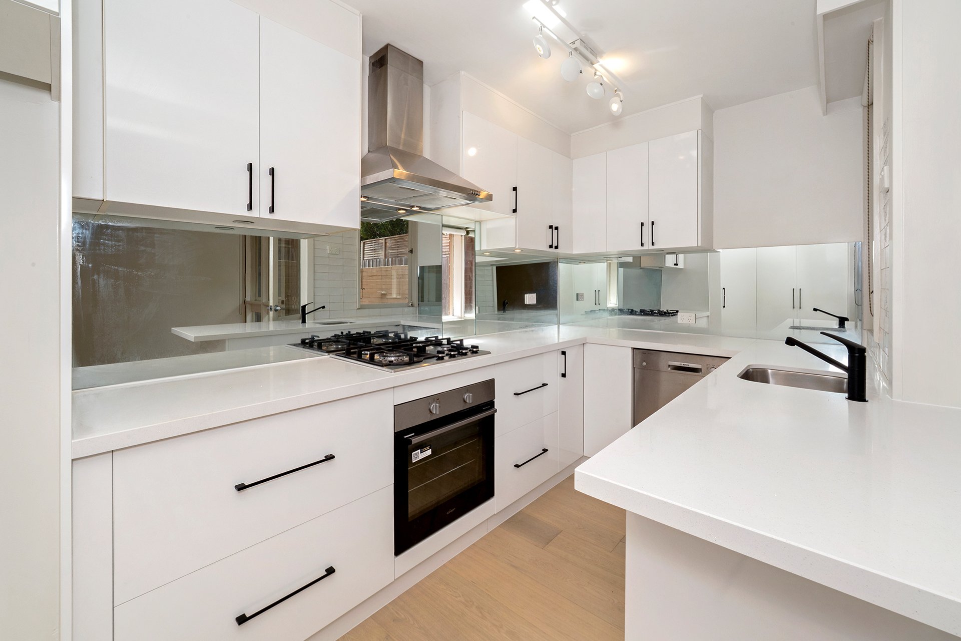 1 / 207 Canterbury Road St Kilda West